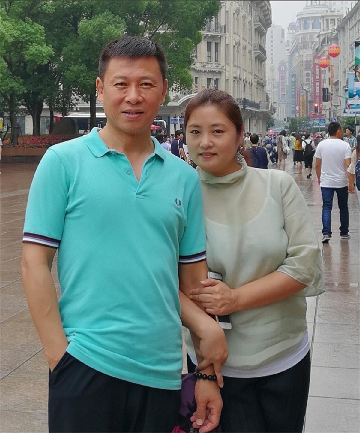 Famous actor Hu Yajie Married his first love as his wife, he has been