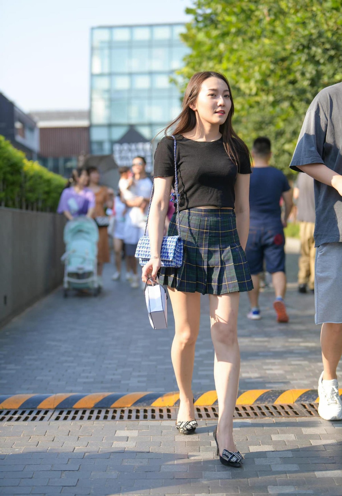 Why are summer short skirts so attractive?Amateur babes are super