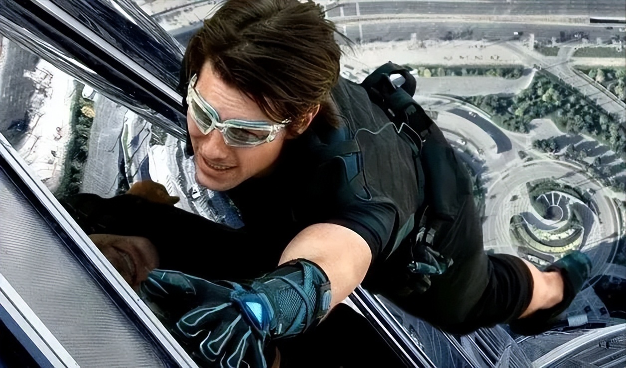 Tom Cruise Is Here The Thrilling Flight Scene Of Mission Impossible