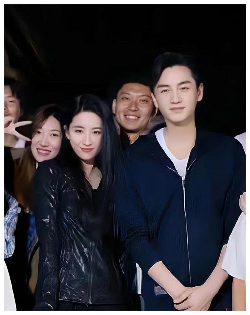When 36-year-old Chen Xiao and 36-year-old Liu Yifei stood together, I ...