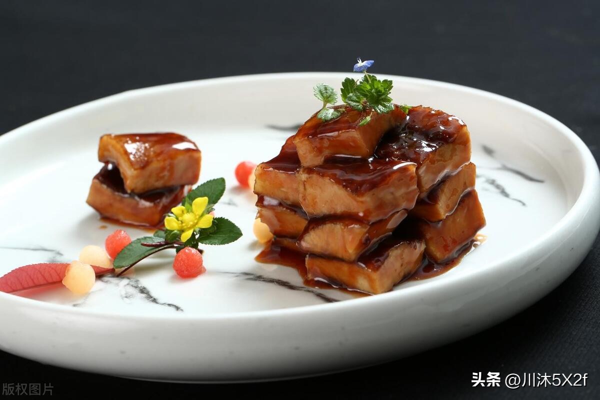 The production process of foie gras, which is banned from sale in many countries, is very cruel