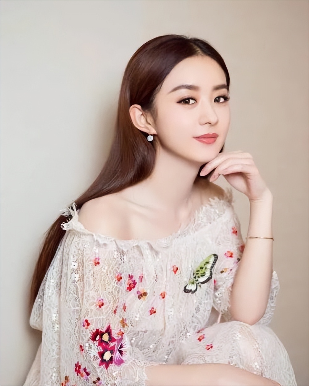 Zhao Liying's billionaire brother finally appeared, with an ...