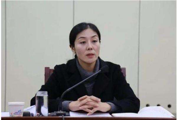 "Beautiful Corrupt Official" Jiang Baohong Falls from a Horse: In the ...