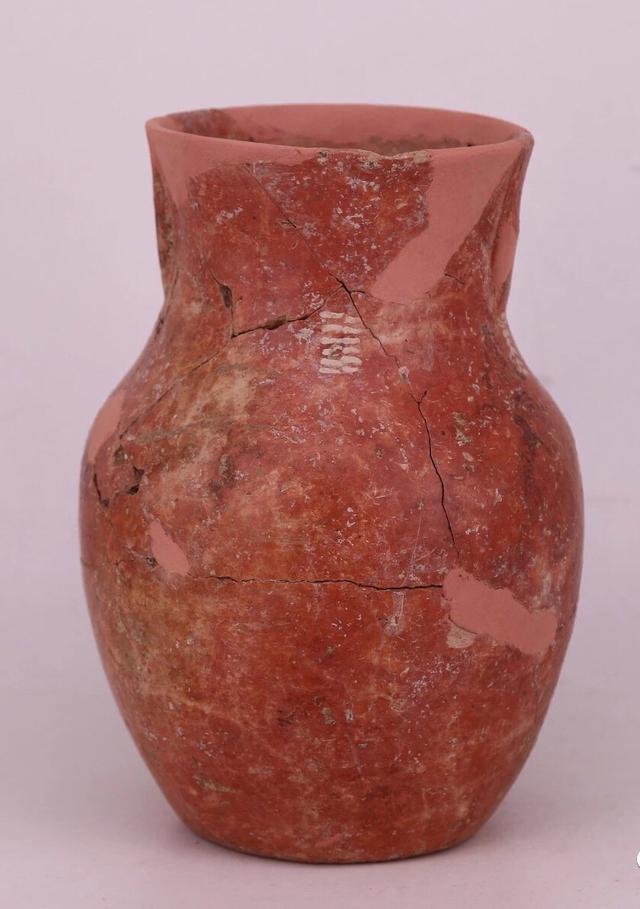 crossed?The hexagrams on the utensils in the Dawenkou