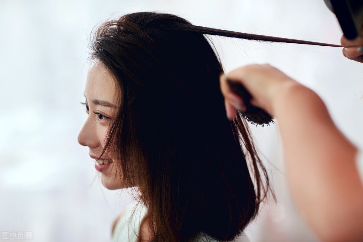 What are the benefits of brushing your hair? iNEWS