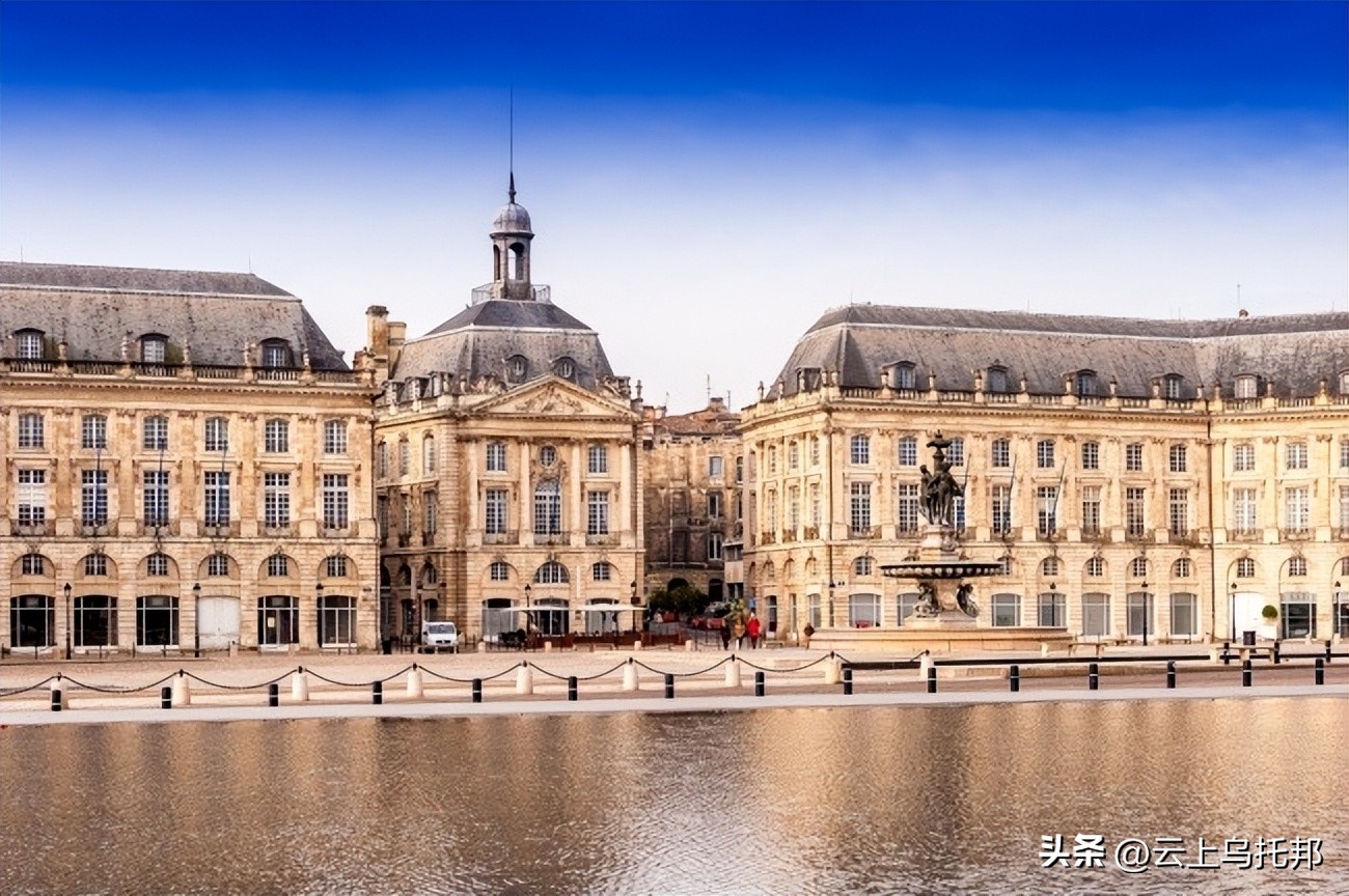 Talking about the architect's artistic enlightenment What is the