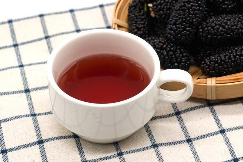 To make mulberry wine, the owner of the winery has taught you a trick