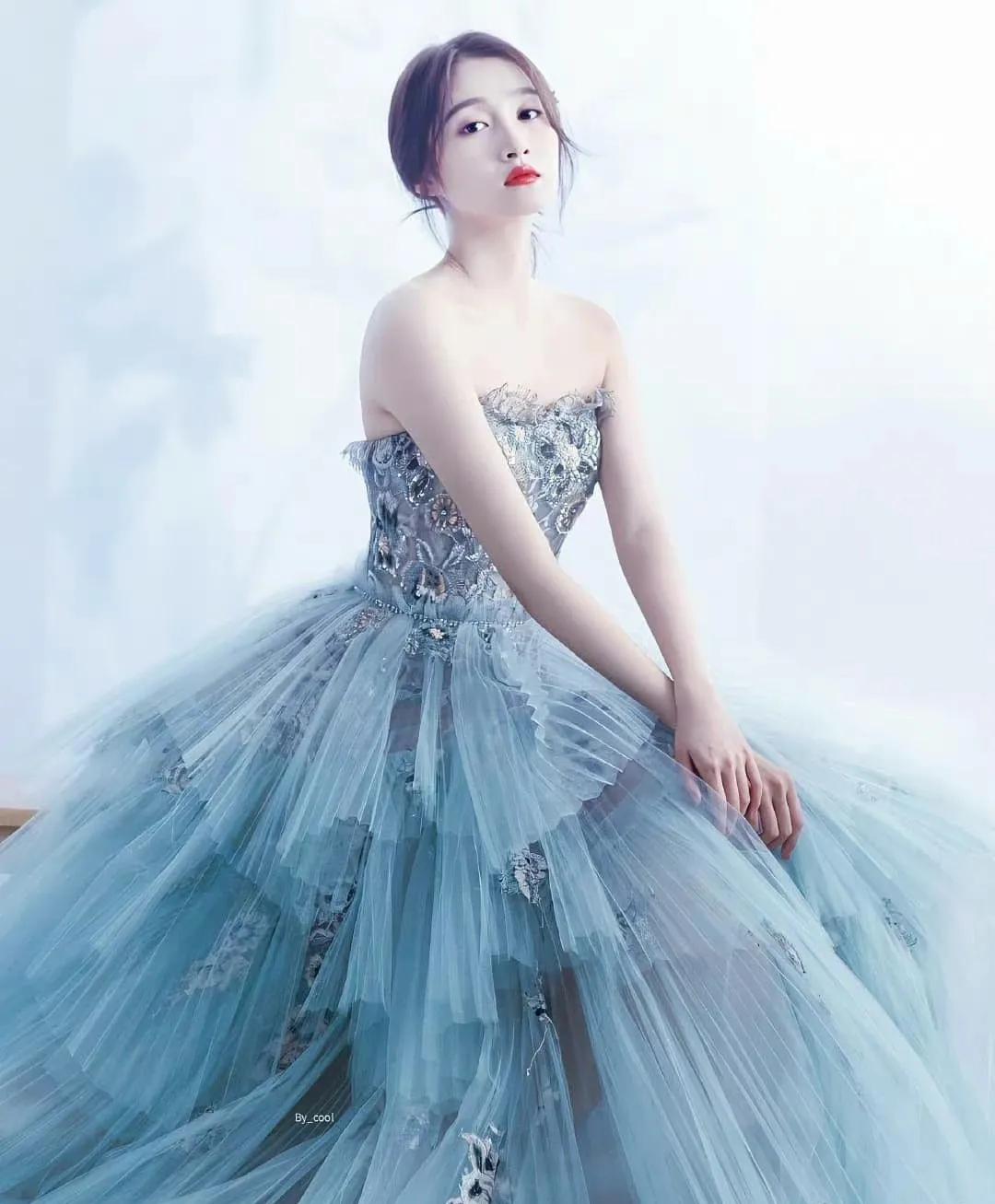 Flower-like beautiful angel Tong - iNEWS