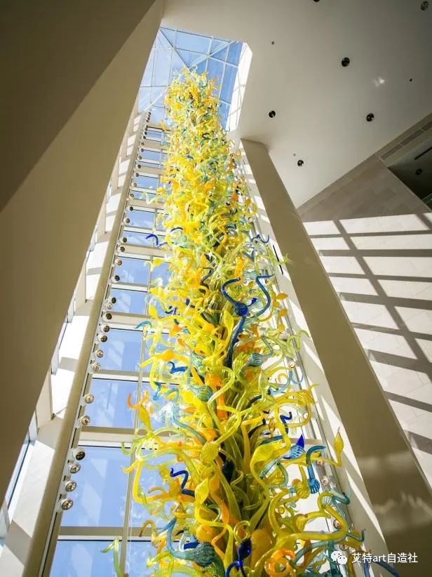 Glass master Dale Chihuly and his installations iNEWS