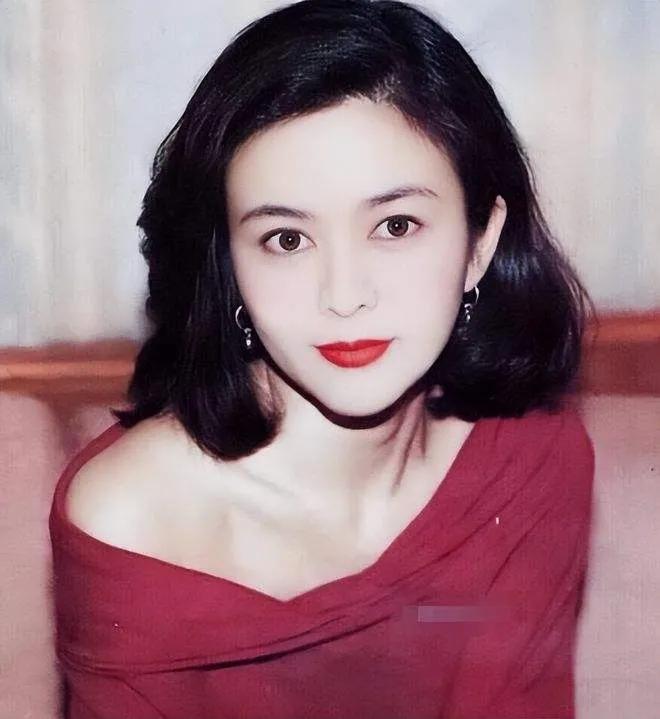 Photos of Guan Zhilin when she was young - iNEWS