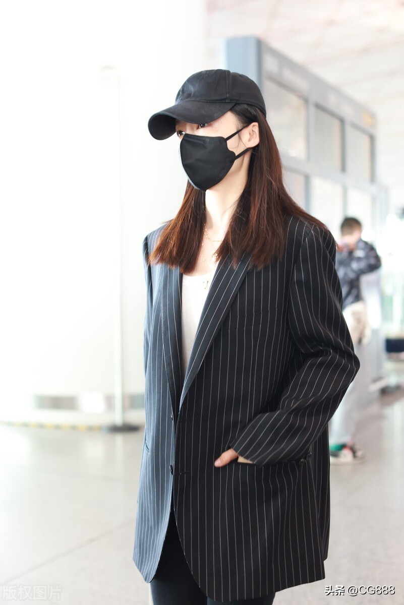 Star airport photo Li Qin appeared in Beijing airport - iMedia