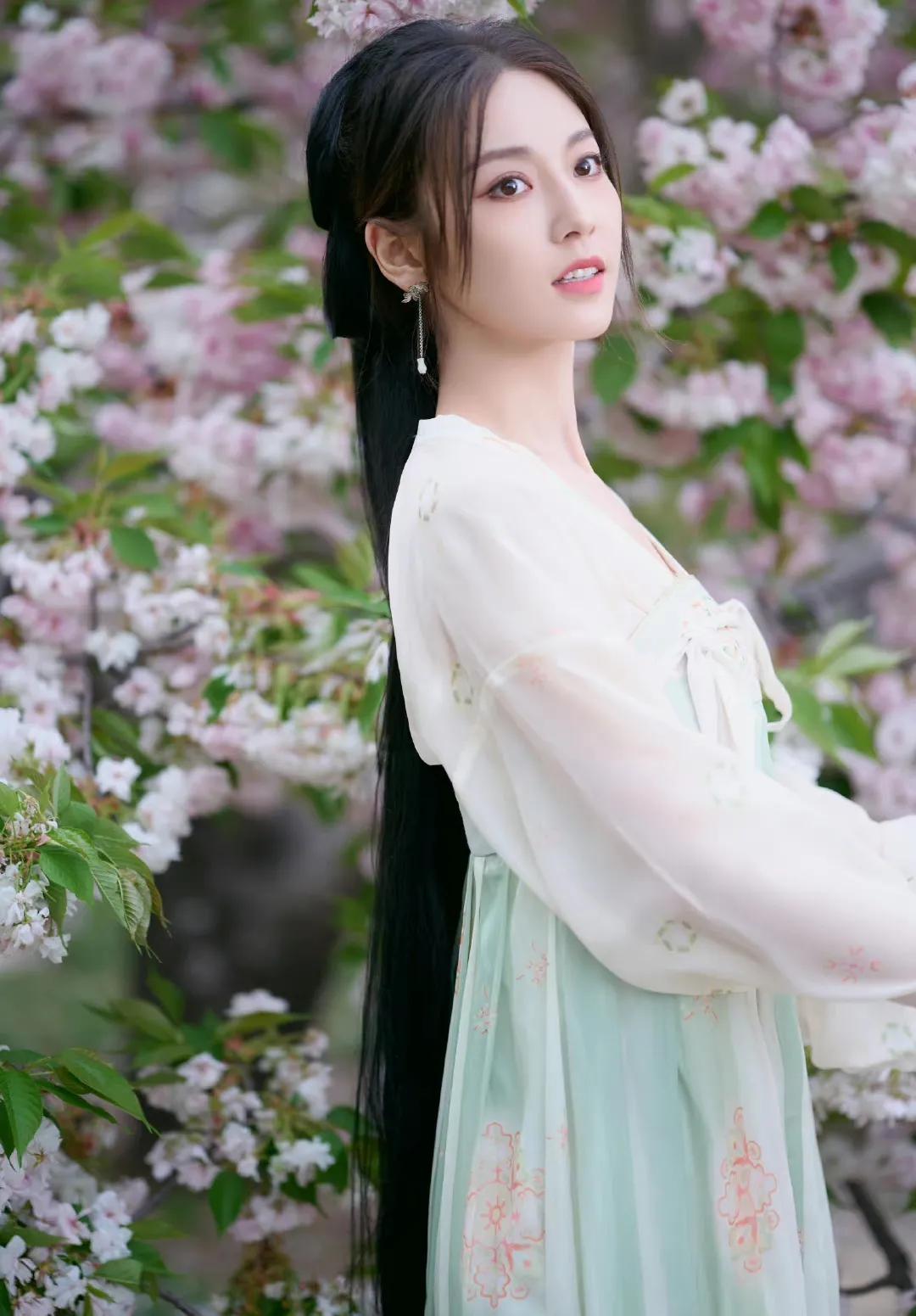 Beautiful actress Ma Xinrui - iNEWS