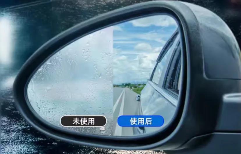 The side window glass is prone to fogging up when driving on rainy days