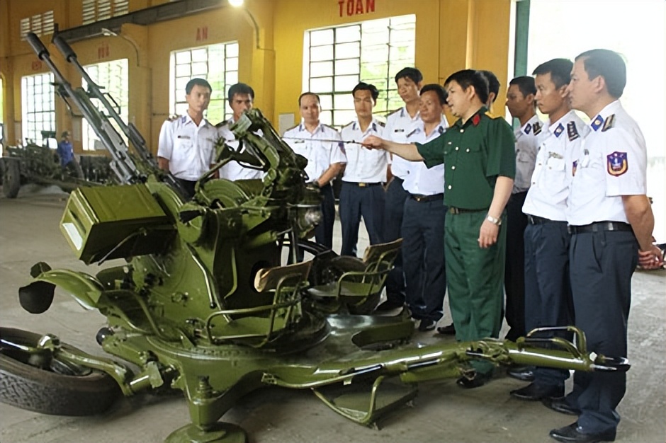 Vietnam's vehicle ZU-23-2 anti-aircraft gun - iNEWS