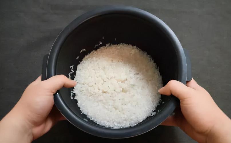 Don't just add water to cook rice, I will teach you the secret of the restaurant, the rice is