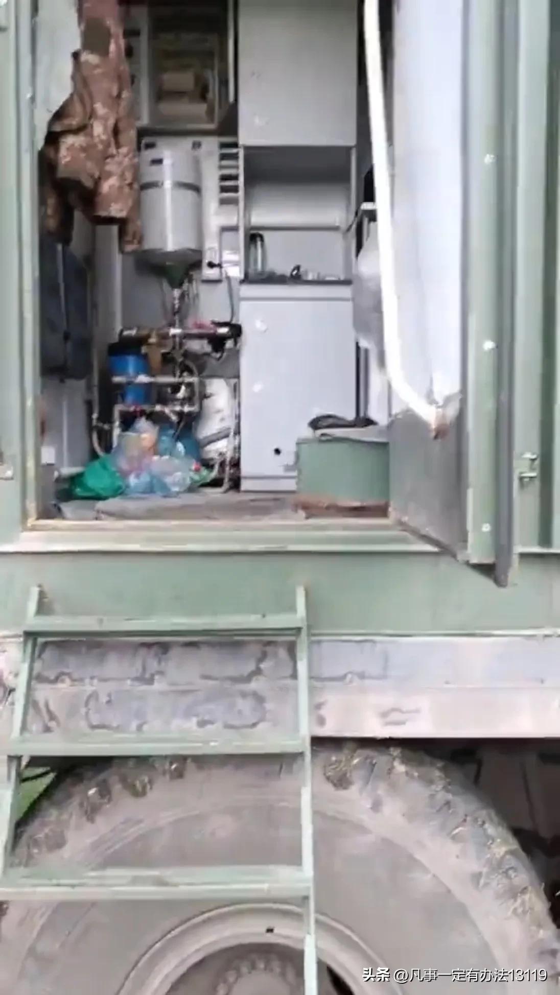 The Ukrainian army has mobile laundry rooms, cafeterias, and showers ...