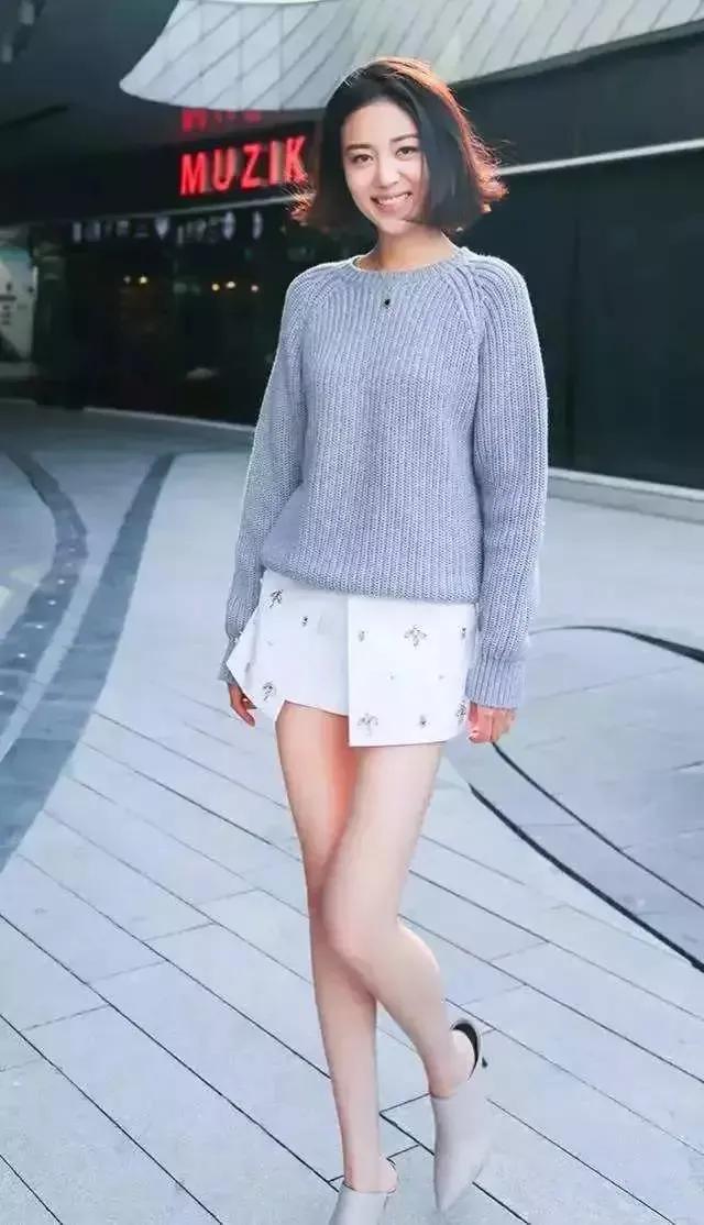Celebrity Pretty Woman: Long-legged sister Li Ruixi - iNEWS