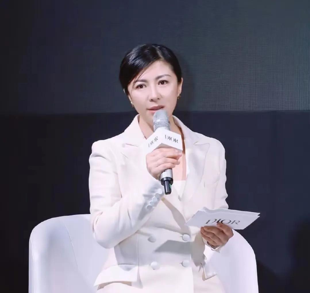 The 50-year-old well-known host Chen Lei was complained about her high ...