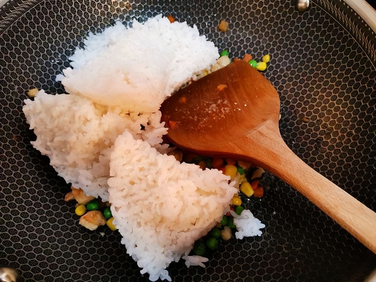 Will the second heating of rice cause cancer? Doctor It is best not to reheat these 5 foods iNEWS