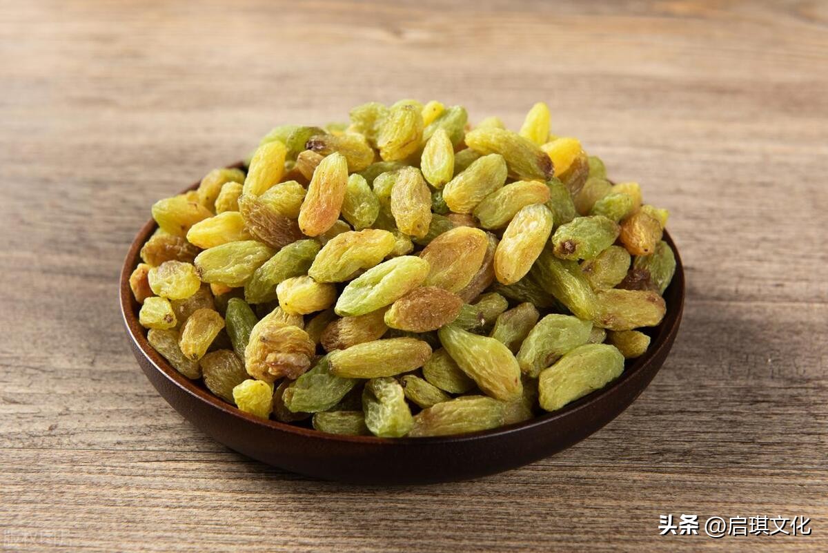 Do you have raisins at home? It's not too late now, many people don't