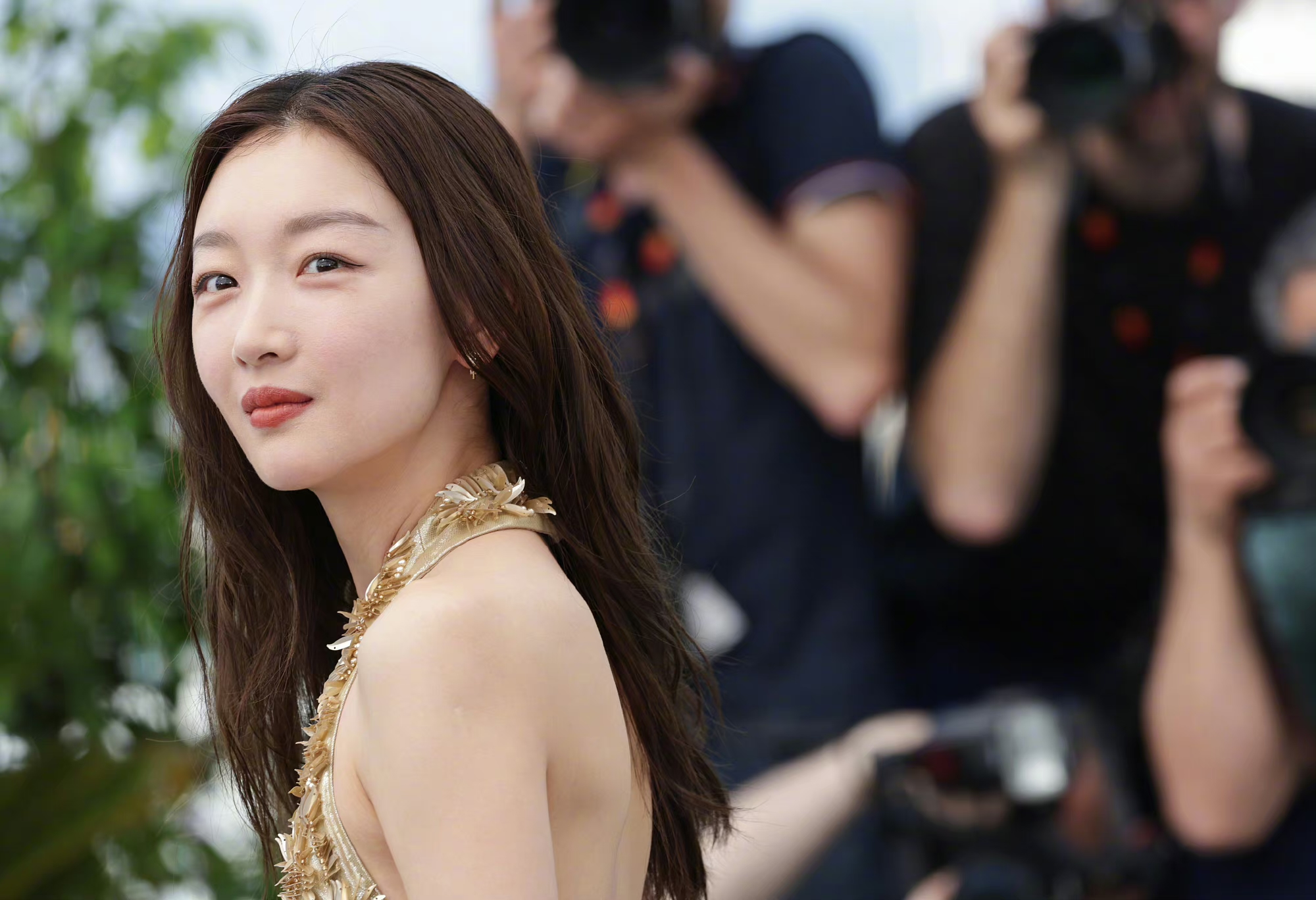 Zhou Dongyu's long hair is more feminine - iMedia