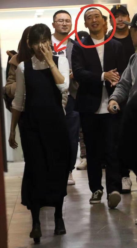 Xu Jinglei and Huang Lixing were photographed, Xu Jinglei's baby face ...