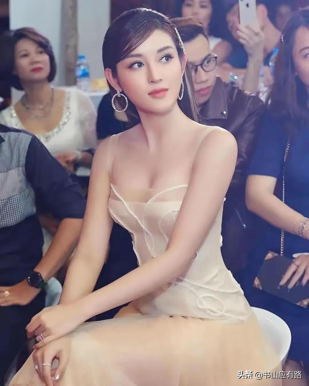 Deng Yuzhen The No 1 Beauty In Vietnam Who Hits Kunling And Ab In The Face Is Not Inferior