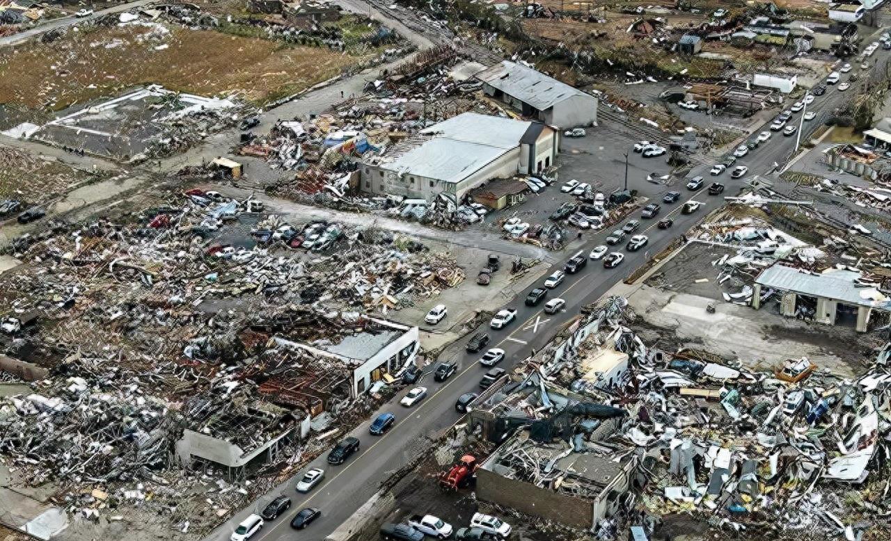 Tornadoes dance wildly, and death vortex appears in the heart of ...