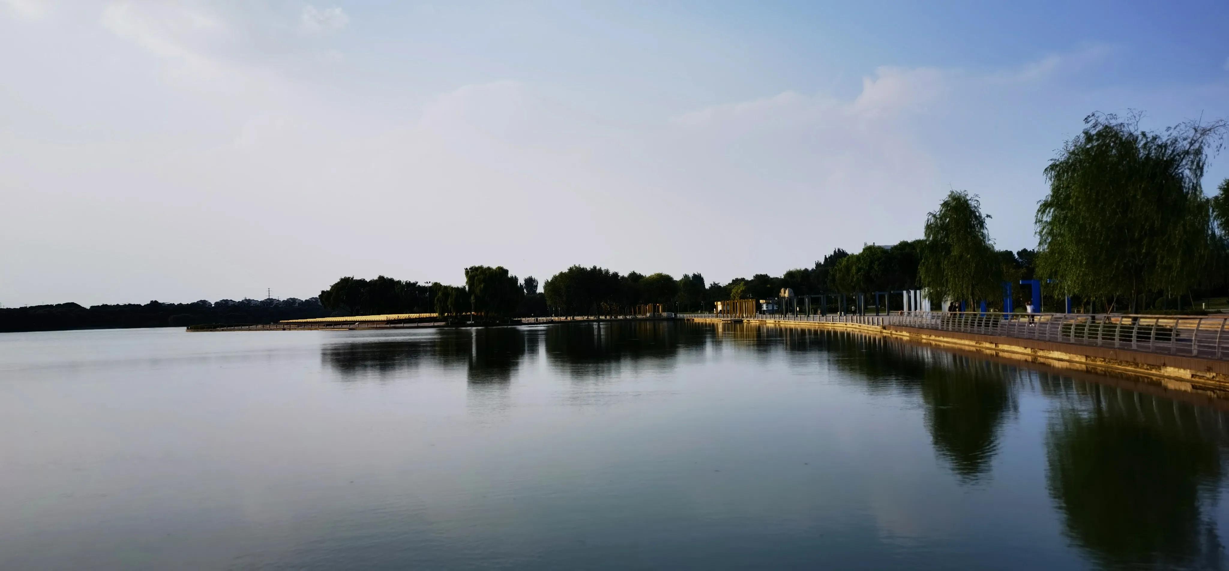 The sunset glows on the Xiuyuan River - iNEWS