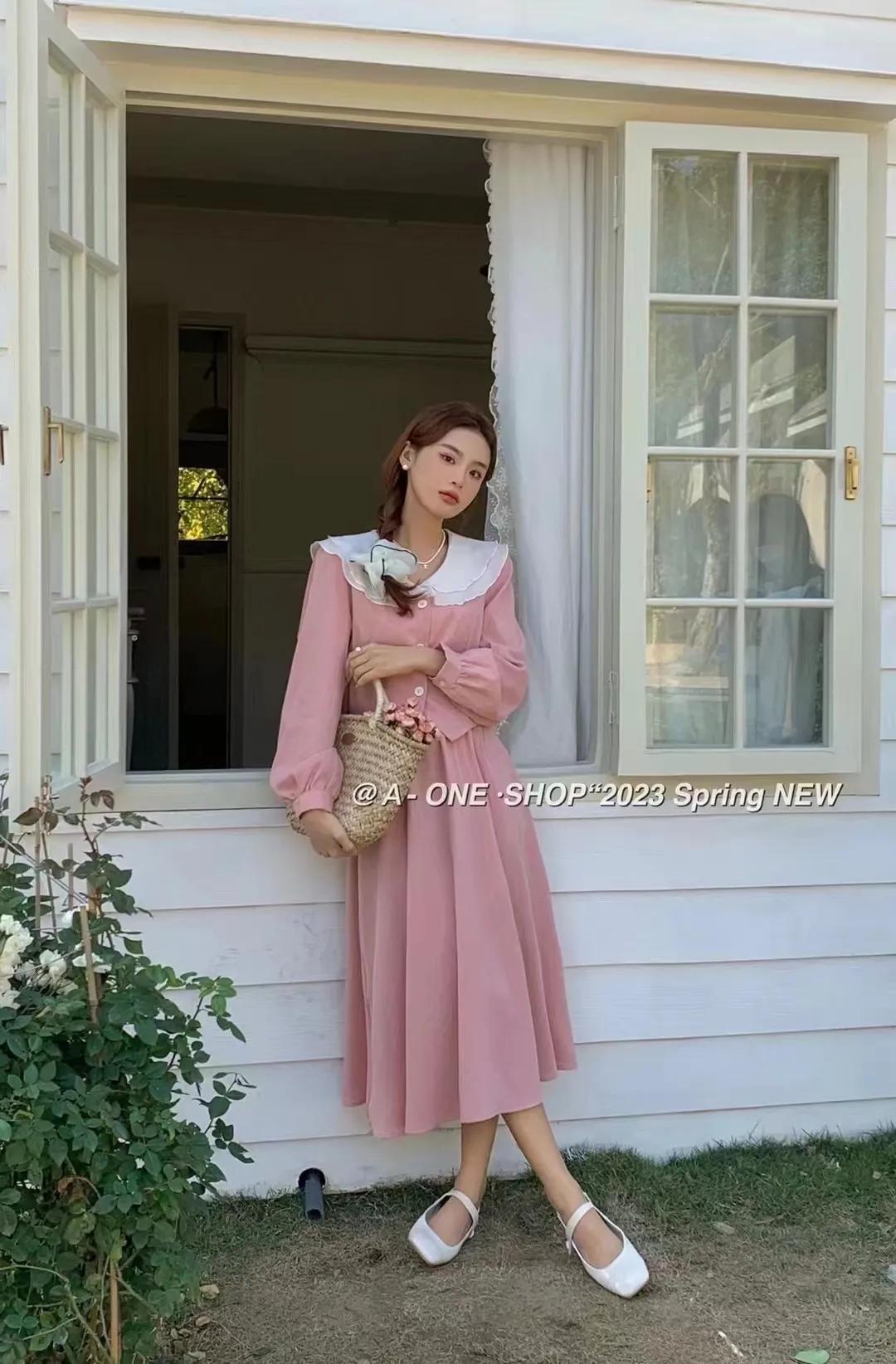 These dresses are gentle and beautiful. I heard that they can be worn ...