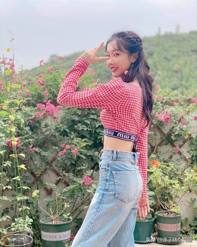 Xuan Lu's waist is a deadly machete, and the waist ratio of jeans is