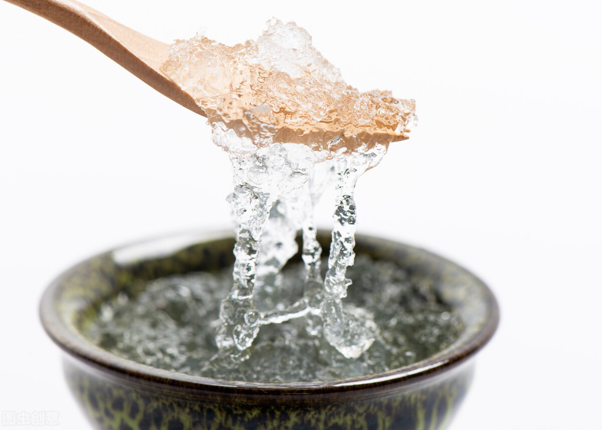 The difference between cave swallows and house swallows, which type of bird's nest has higher