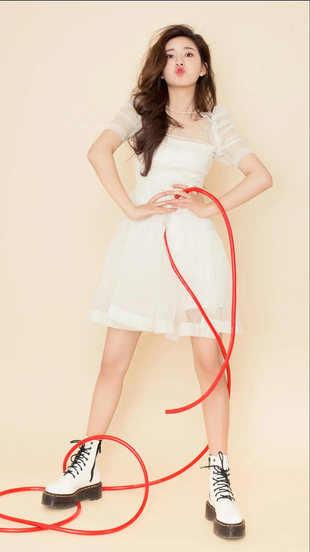 zhao-lusi-the-super-hot-goddess-recently-wears-cute-and-y-beauty