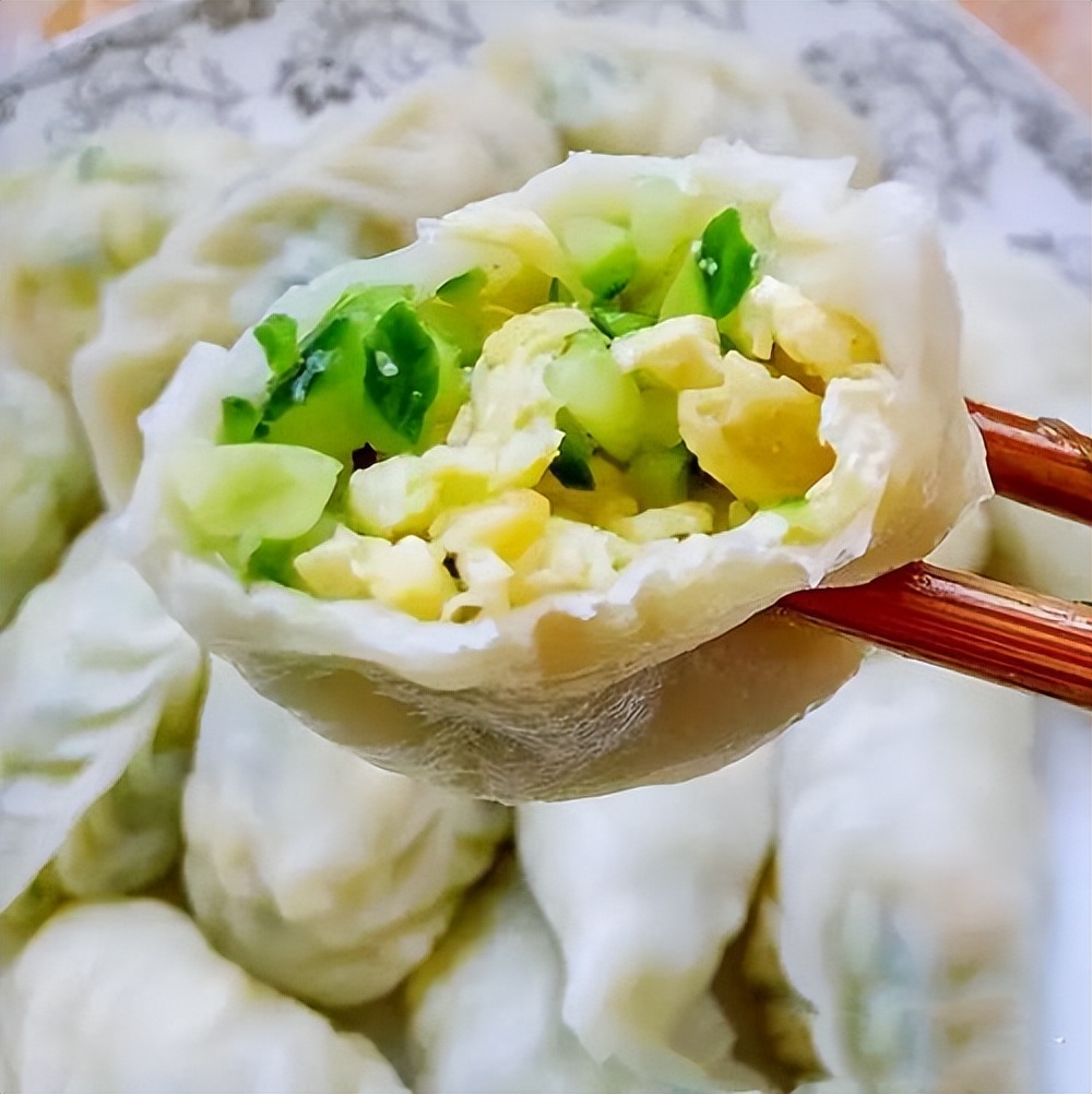 Eat dumplings stuffed with cucumber and eggs in hot weather, learn the