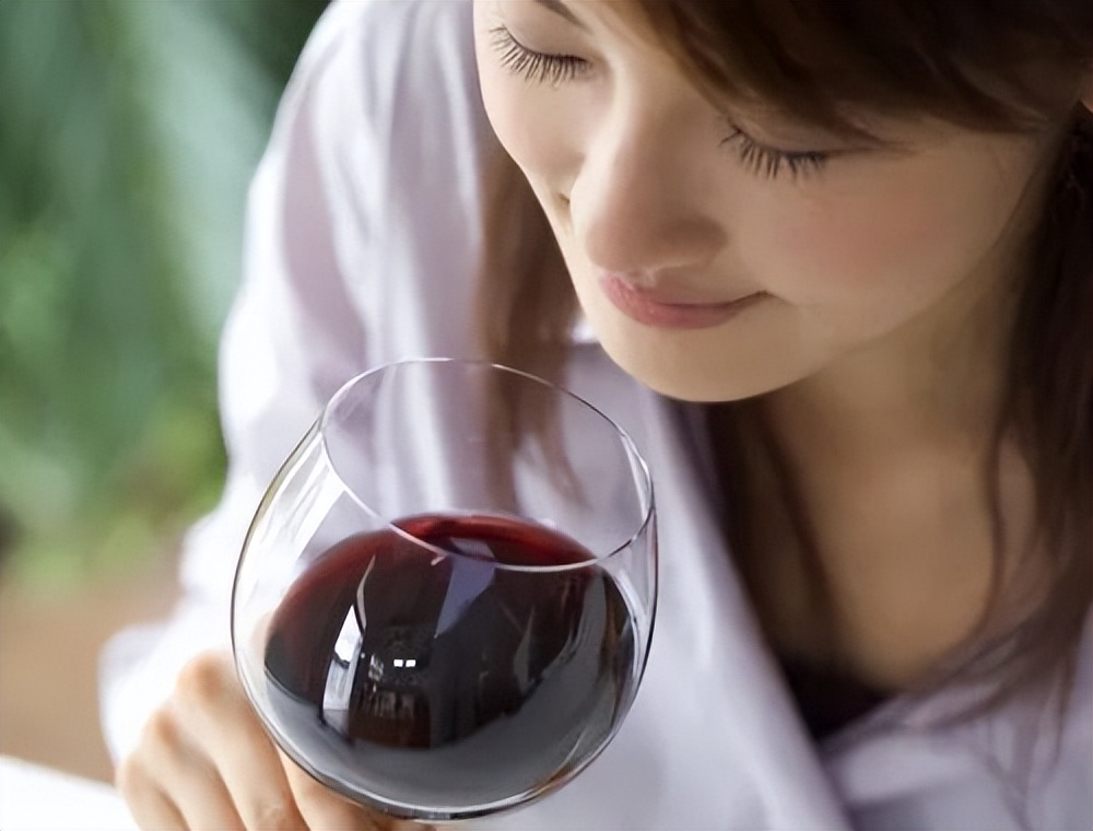 Why do people who drink red wine look 10 years younger than others, in