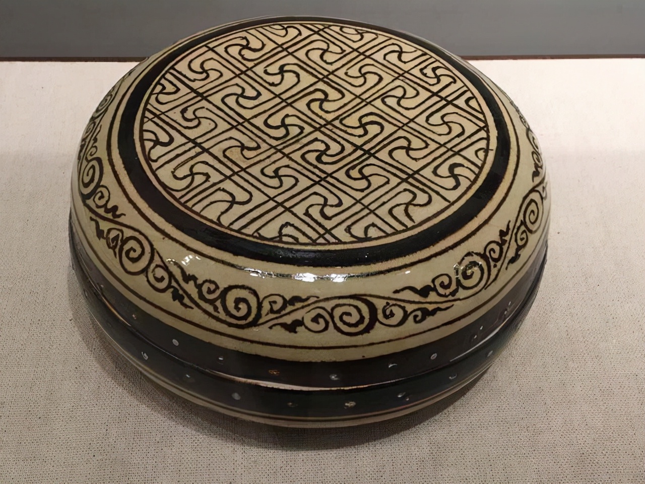 "Discovering the Beauty of Intangible Cultural Heritage" Ceramic