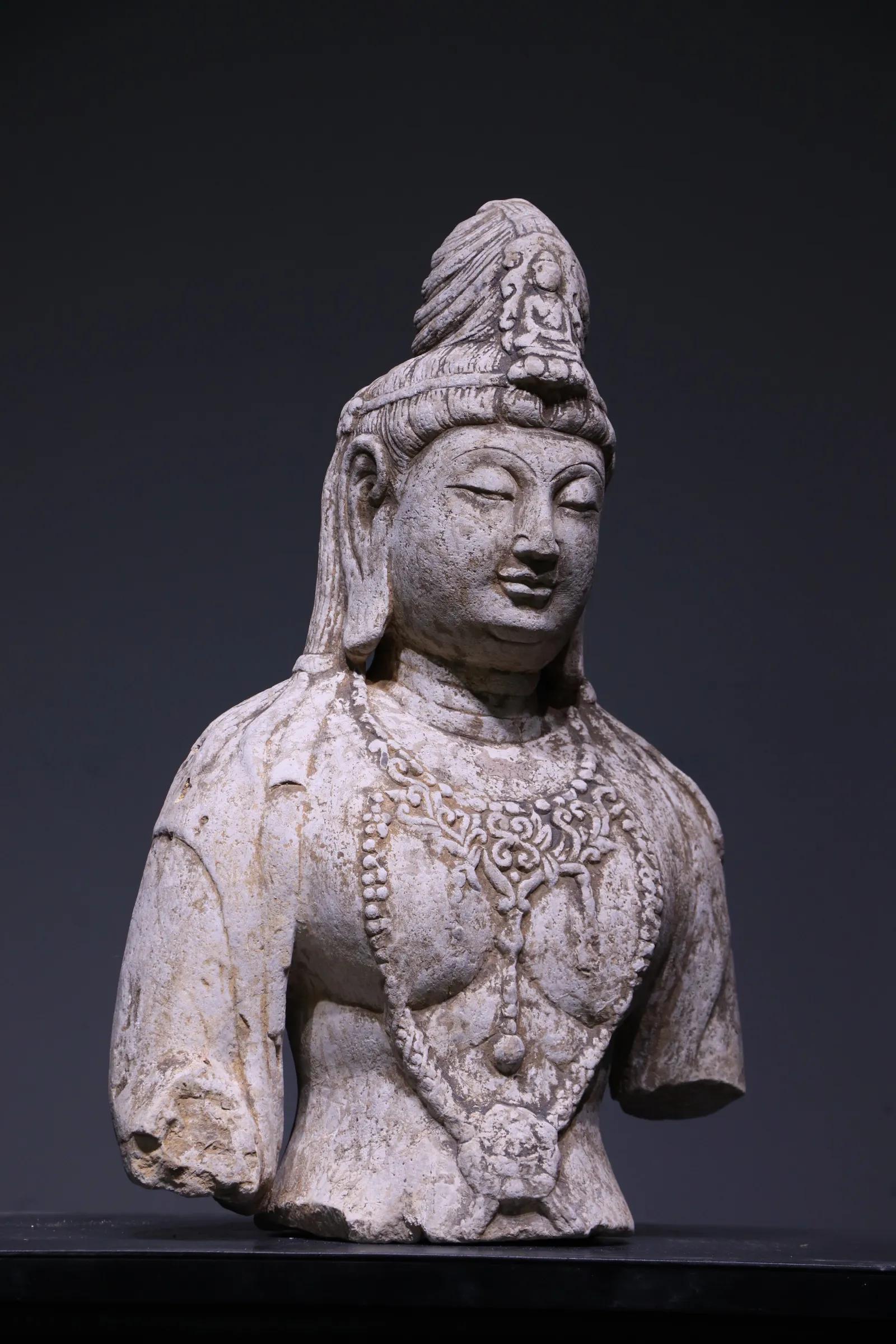 Bluestone Avalokitesvara Statue - iNEWS