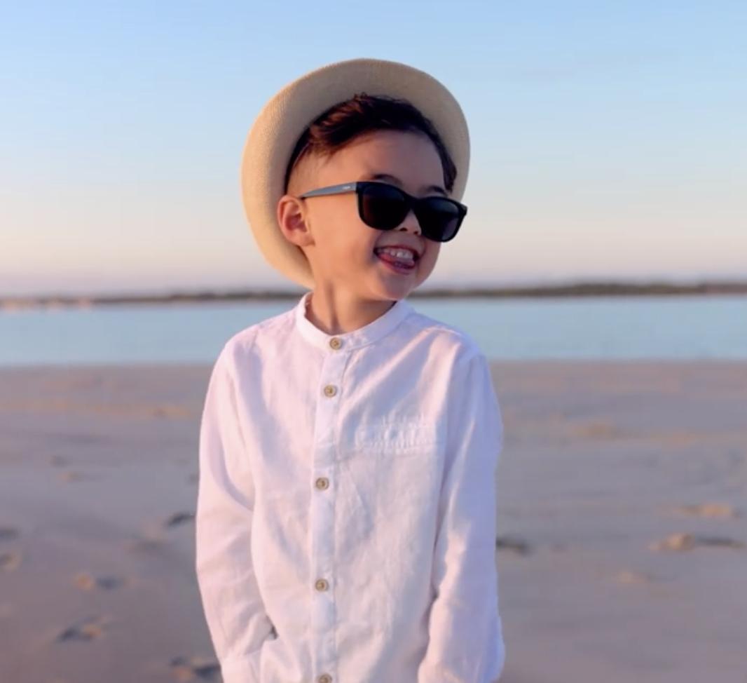 Kunling seldom posts family portraits during the Spring Festival. The