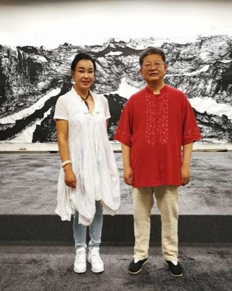 Liu Xiaoqing took off his wig at home and changed a lot!Su Yan is an ...