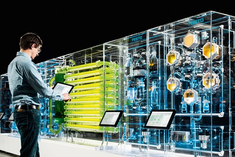 Algae Maker Growing algae to make biofuels could be the future - iNEWS