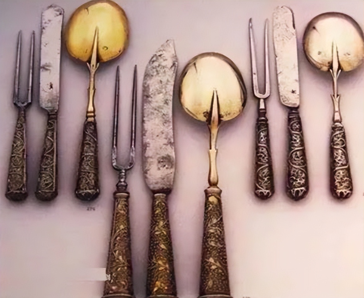 What are the characteristics of kitchen utensils in the Ostrogothic