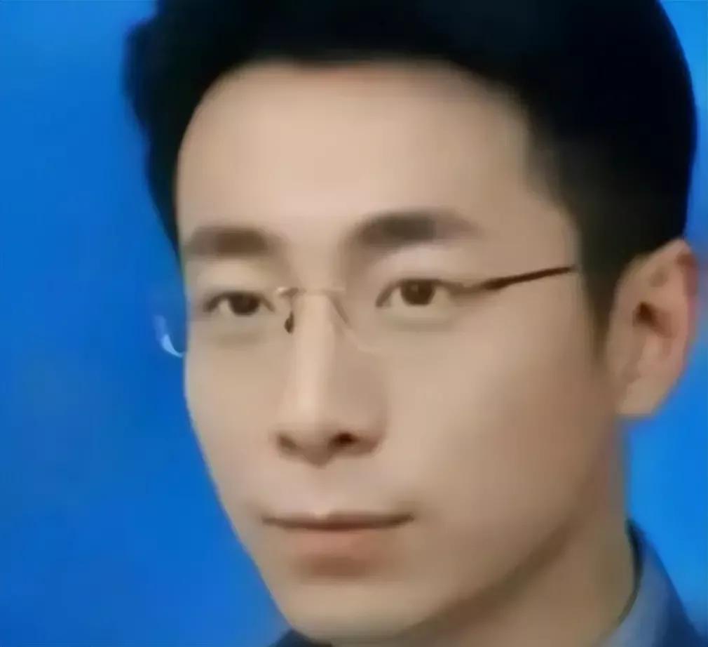 Hu Jiyong was also a handsome guy when he was young, and Dong Sijin ...