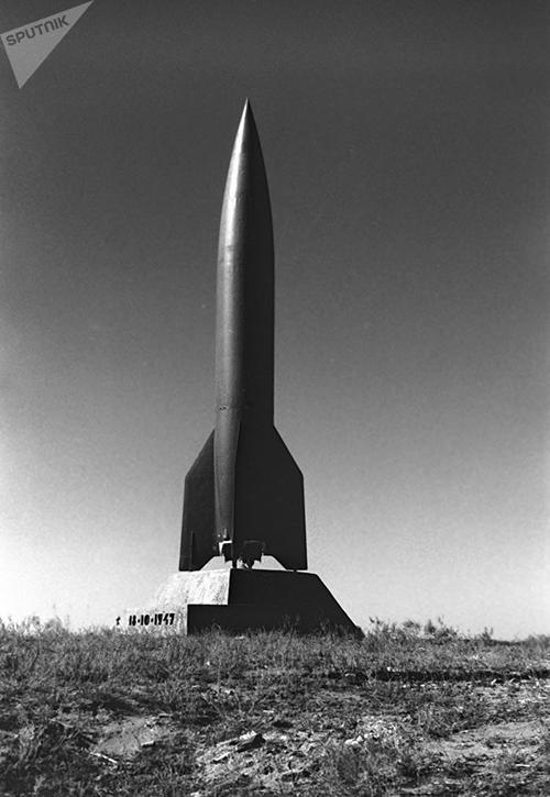 德國用V—2飛彈研製一再遭到摧毀,被迫推遲使用這種武器