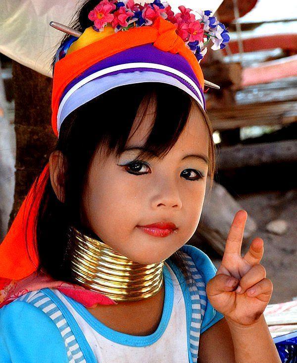 How many weird customs do you know?Do you know the giraffes who wear rings around their necks