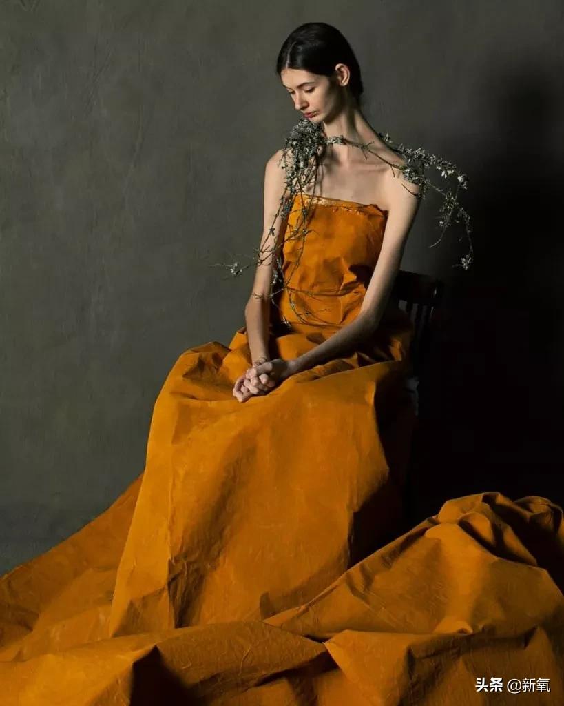 Wearing a collar for a lifetime to pull out the world's first swan neck, it's a terrifying aesthetic