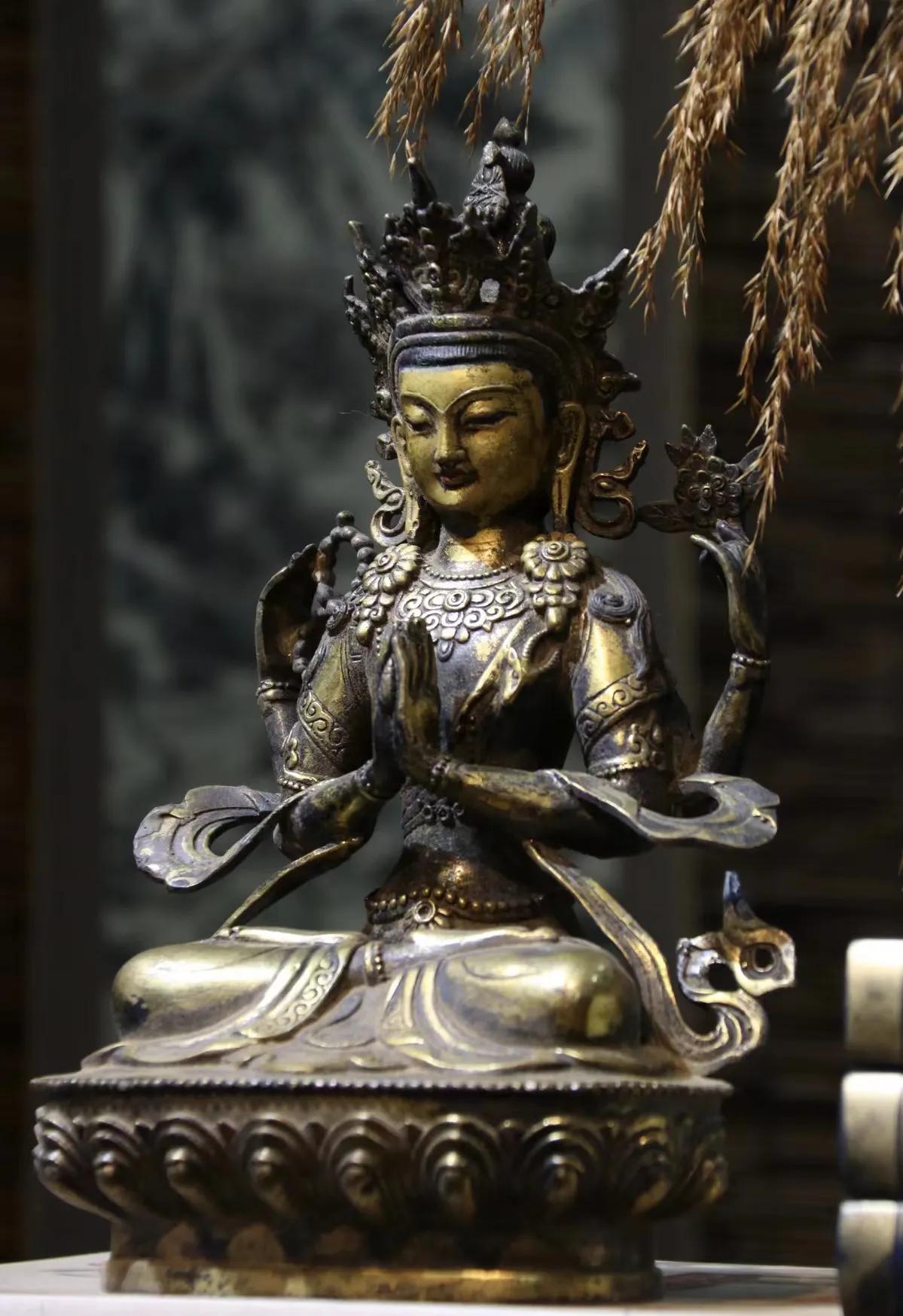 Four-armed Avalokitesvara: Gilt Bronze - IMedia