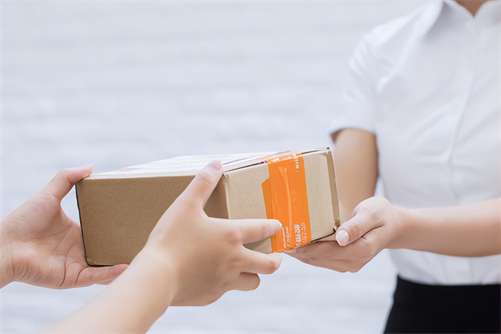 Which courier is cheap and safe to send things? Come take a look! iMedia