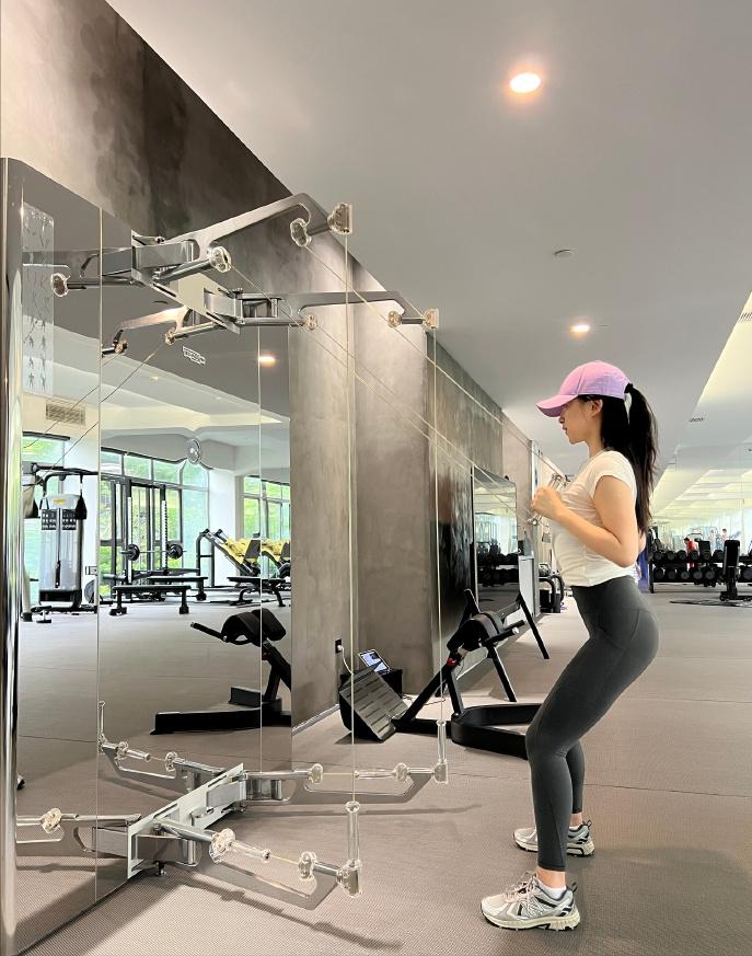 39-year-old Zhu Zhu shares fitness photos! The muscles are obvious and ...