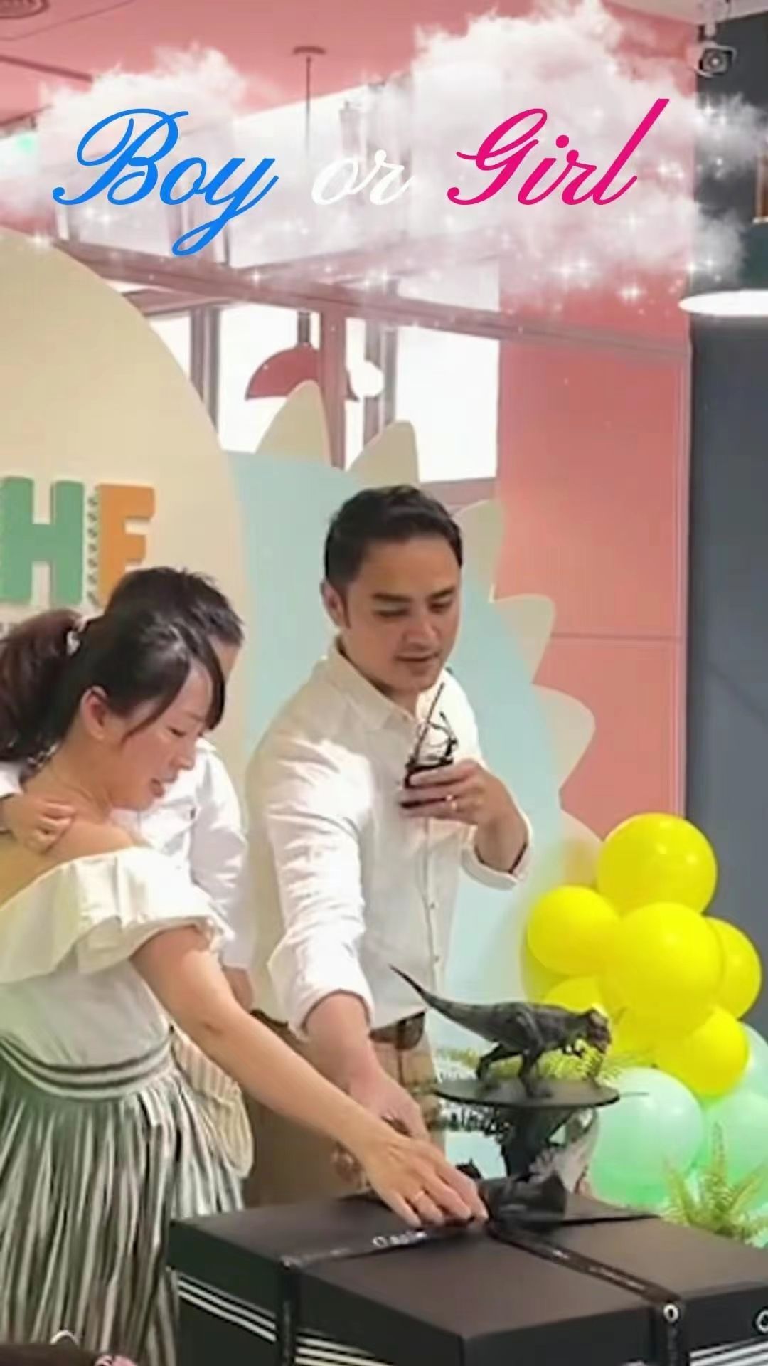 Why is Ming Dao's wife so old! Quite 5 is pregnant and still holding a ...
