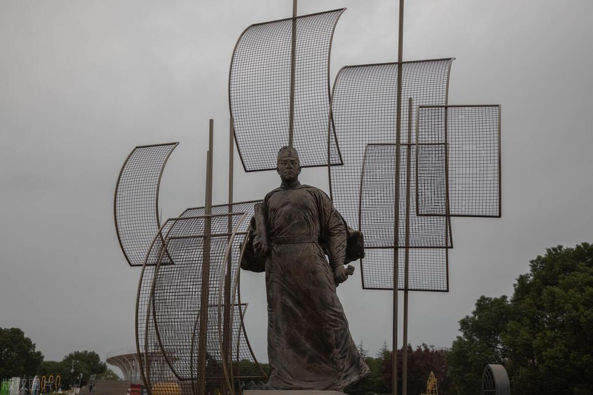 Voyagers who sailed around the world——Interpretation of the historical